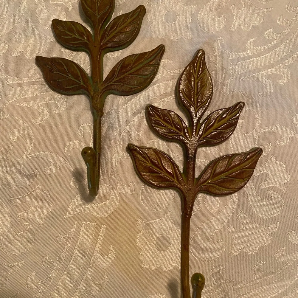 Rustic Leaf Wall Hooks